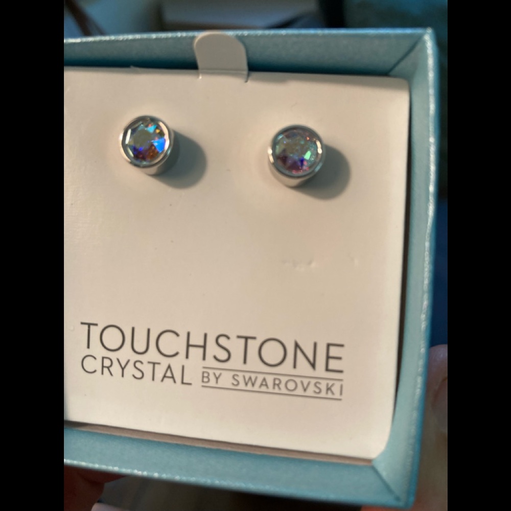 1211E New Swarovski Crystal Earrings